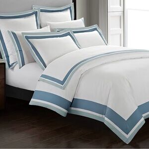 Amazon Elegant White and Blue Duvet Cover Set